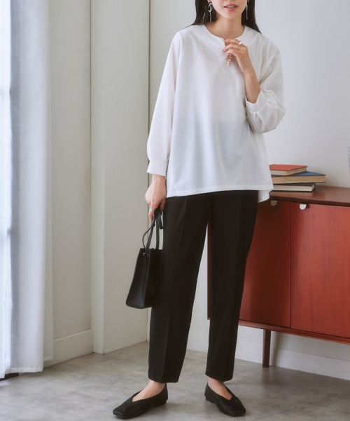 nissen（ニッセン）の「【褒められシルエット】テーパードパンツ（スラックス・レディース・オフホワイト/サックスブルー/グリーン/パープル/ブラック/イエロー/ピンク・M/L/LL/S）」の11枚目の写真