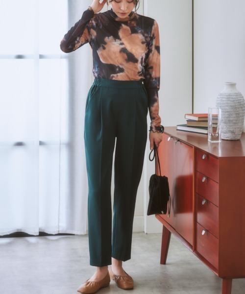 nissen（ニッセン）の「【褒められシルエット】テーパードパンツ（スラックス・レディース・オフホワイト/サックスブルー/グリーン/パープル/ブラック/イエロー/ピンク・M/L/LL/S）」の22枚目の写真