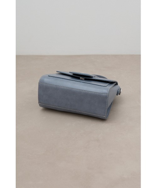 AZUL by moussy（アズールバイマウジー）の「AZモチーフワンハンドルフラップバッグ（ハンドバッグ・レディース・ライトブルー/ブラック/アイボリー・FREE）」の11枚目の写真