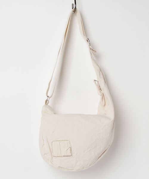 hobo（ホーボー）の「【hobo / ホーボー】SLING BAG DUCK CANVAS VINTAGE WASH（ボディバッグ/ウエストポーチ・メンズ・ナチュラル・FREE）」の10枚目の写真