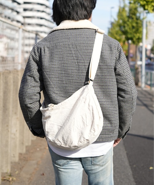 hobo（ホーボー）の「【hobo / ホーボー】SLING BAG DUCK CANVAS VINTAGE WASH（ボディバッグ/ウエストポーチ・メンズ・ナチュラル・FREE）」の3枚目の写真