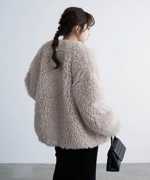 COLONY 2139(コロニートゥーワンスリーナイン)の「シープ風ファーノーカラーミドルコート(ノーカラーコート・レディース・ライトベージュ/チャコールグレー・FREE)」の14枚目の写真