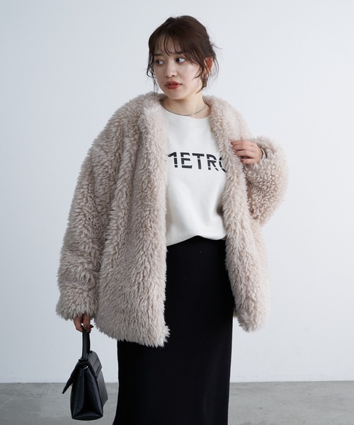 COLONY 2139(コロニートゥーワンスリーナイン)の「シープ風ファーノーカラーミドルコート(ノーカラーコート・レディース・ライトベージュ/チャコールグレー・FREE)」の13枚目の写真