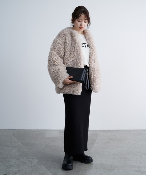 COLONY 2139(コロニートゥーワンスリーナイン)の「シープ風ファーノーカラーミドルコート(ノーカラーコート・レディース・ライトベージュ/チャコールグレー・FREE)」の22枚目の写真