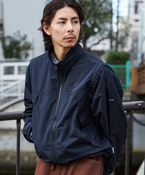 BEN DAVIS(ベンデイビス)の「【BEN DAVIS(ベンデイビス)】 4 WAY HOODED JACKET / 4WAY 袖脱着 フード スタンド ナイロン ベスト ジャケット ジップ(ナイロンジャケット・メンズ・ブラック/カーキ/ブルーグレー・X-LARGE/LARGE/MEDIUM)」の16枚目の写真