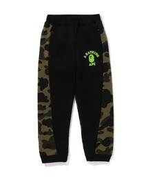 A BATHING APE（アベイシングエイプ）の「1ST CAMO PANEL SWEAT PANTS（スウェットパンツ・キッズ）」