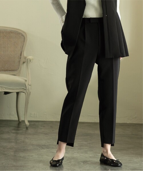 OPAQUE.CLIP（オペークドットクリップ）の「◆≪通勤・セレモニー/セットアップ対応≫ 前後差ヘムテーパードパンツ【ストレッチ/洗濯機洗い可】（その他パンツ・レディース・ベージュ/ブラック・36/38/40）」の4枚目の写真