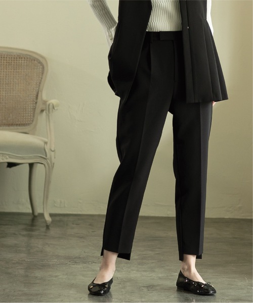 OPAQUE.CLIP（オペークドットクリップ）の「◆≪通勤・セレモニー/セットアップ対応≫ 前後差ヘムテーパードパンツ【ストレッチ/洗濯機洗い可】（その他パンツ・レディース・ベージュ/ブラック・36/38/40）」の2枚目の写真