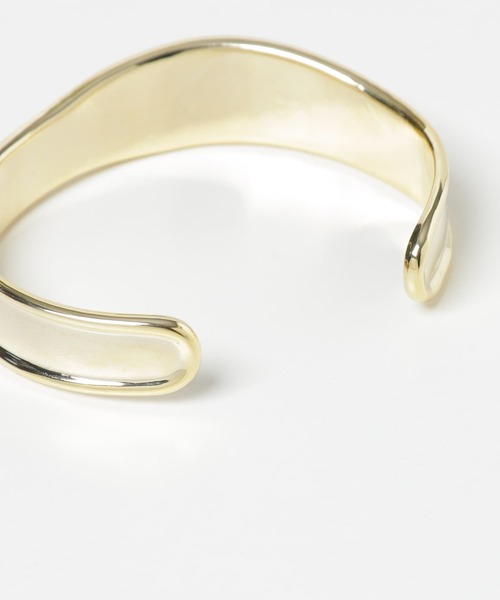 SMELLY（スメリー）の「アシンメトリーメタルバングル（バングル/リストバンド・レディース・ゴールド・-）」の6枚目の写真