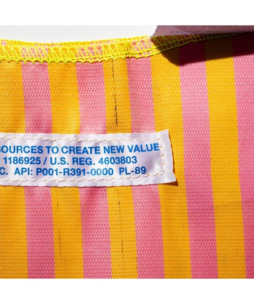 PUEBCO(プエブコ)の「SCHOOL TIE FABRIC BAG(エコバッグ/サブバッグ・メンズ・レッド系その他/グリーン系その他/ネイビー×ホワイト/グリーン×ピンク/オレンジ系その他/イエロー×グレー/ピンク×イエロー/ブルー系その他・ONE SIZE)」の22枚目の写真