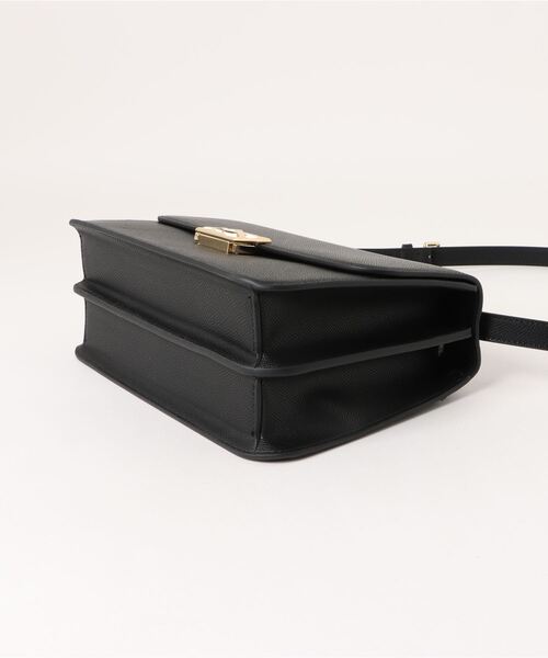 BENETTON (UNITED COLORS OF BENETTON)（ベネトンユナイテッドカラーズオブベネトン）の「メタルロゴフェイクレザーミディアムショルダーバッグ（ショルダーバッグ・レディース・ブラック/ホワイト・FREE）」の11枚目の写真