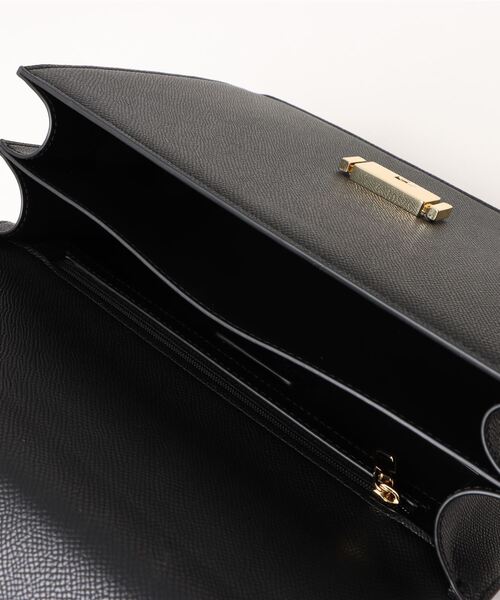 BENETTON (UNITED COLORS OF BENETTON)（ベネトンユナイテッドカラーズオブベネトン）の「メタルロゴフェイクレザーミディアムショルダーバッグ（ショルダーバッグ・レディース・ブラック/ホワイト・FREE）」の12枚目の写真