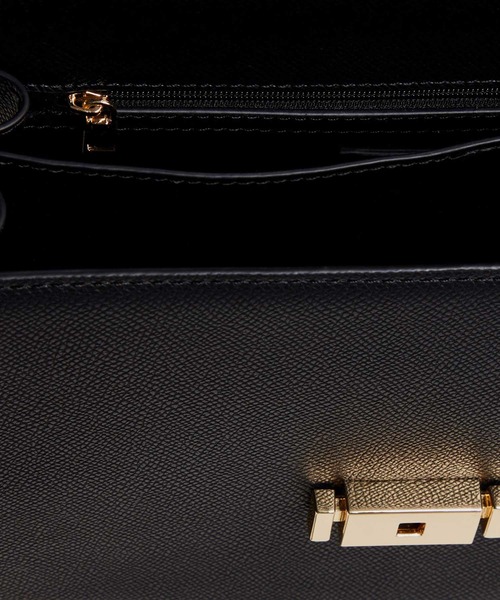 BENETTON (UNITED COLORS OF BENETTON)（ベネトンユナイテッドカラーズオブベネトン）の「メタルロゴフェイクレザーミディアムショルダーバッグ（ショルダーバッグ・レディース・ブラック/ホワイト・FREE）」の7枚目の写真