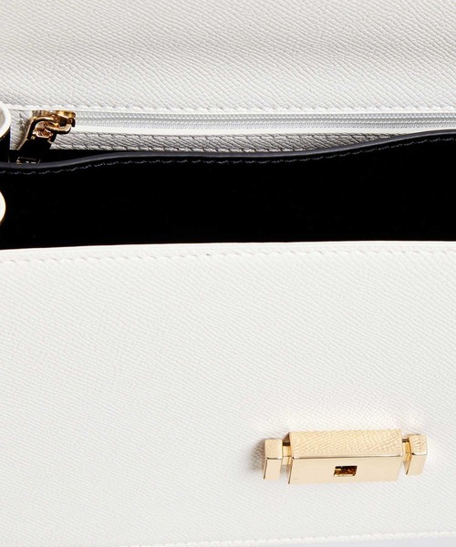 BENETTON (UNITED COLORS OF BENETTON)（ベネトンユナイテッドカラーズオブベネトン）の「メタルロゴフェイクレザーミディアムショルダーバッグ（ショルダーバッグ・レディース・ブラック/ホワイト・FREE）」の10枚目の写真