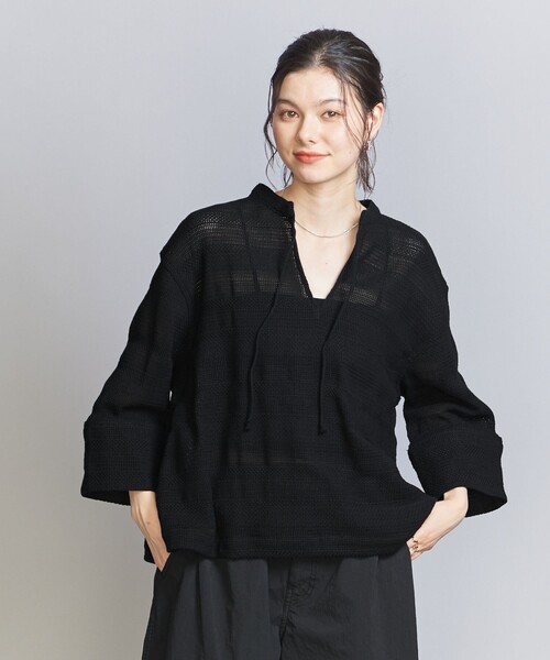 BEAUTY&YOUTH UNITED ARROWS（ビューティーアンドユースユナイテッドアローズ）の「ラッセルメッシュ Vネック プルオーバー（シャツ/ブラウス・レディース・ブラック/オフホワイト/ターコイズブルー・FREE）」の2枚目の写真