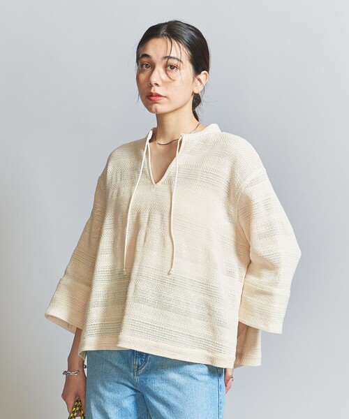 BEAUTY&YOUTH UNITED ARROWS（ビューティーアンドユースユナイテッドアローズ）の「ラッセルメッシュ Vネック プルオーバー（シャツ/ブラウス・レディース・ブラック/オフホワイト/ターコイズブルー・FREE）」の4枚目の写真