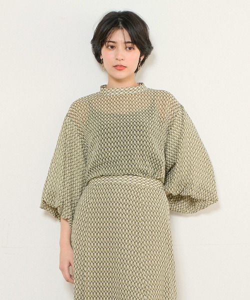 INED CLARO(イネドクラロ)の「ジオメトリックプリントブラウス【セットアップ対応】(シャツ/ブラウス・レディース・グレー/ベージュ/グリーン・フリー)」の3枚目の写真