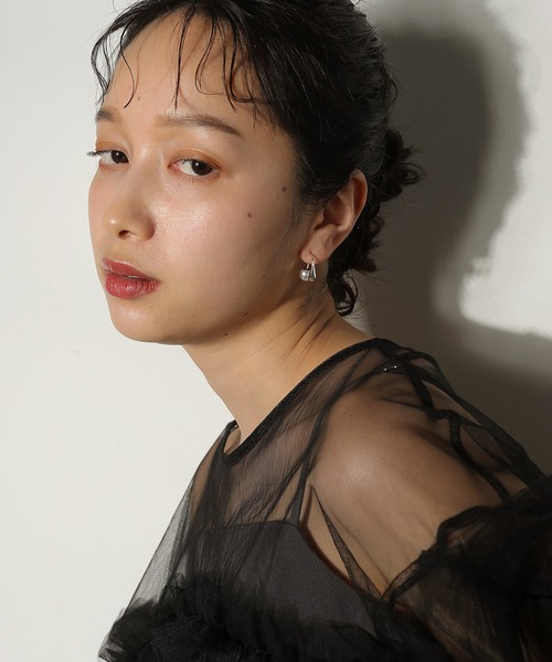 voov(ブーブ)の「ドロップ ニュアンス フック ピアス パール バックキャッチ(ピアス(両耳用)・レディース・ゴールド/シルバー・フリー)」の8枚目の写真