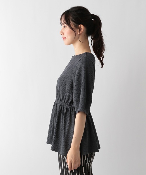 GLOBAL WORK(グローバルワーク)の「MATINEE LINE/シャーリングペプラム/124013(Tシャツ/カットソー・レディース・グレイッシュブルー/アイボリー/ブラック・MEDIUM/LARGE)」の17枚目の写真