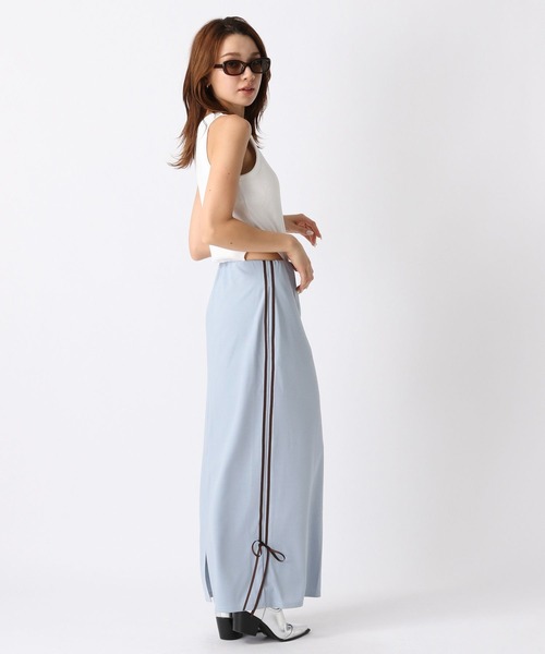 FOREVER 21(フォーエバー トゥエンティーワン)の「【2024SS】トラックナロースカート(スカート・レディース・ライトブルー/ブラック・SMALL/MEDIUM)」の3枚目の写真