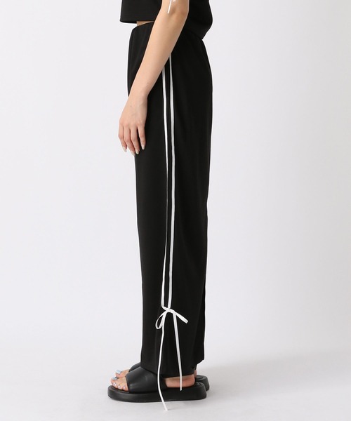 FOREVER 21(フォーエバー トゥエンティーワン)の「【2024SS】トラックナロースカート(スカート・レディース・ライトブルー/ブラック・SMALL/MEDIUM)」の18枚目の写真