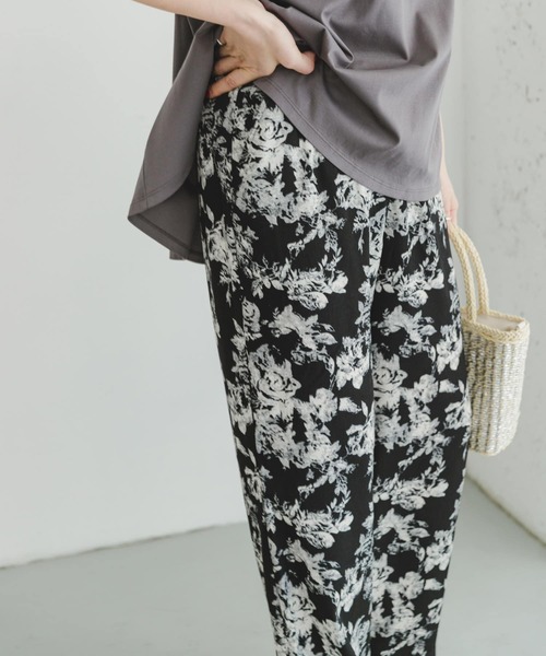 ITEMS URBANRESEARCH(アイテムズ アーバンリサーチ)の「プリントイージーワイドパンツ(その他パンツ・レディース・ブラック/キャメル・FREE)」の3枚目の写真