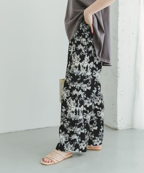 ITEMS URBANRESEARCH(アイテムズ アーバンリサーチ)の「プリントイージーワイドパンツ(その他パンツ・レディース・ブラック/キャメル・FREE)」の4枚目の写真