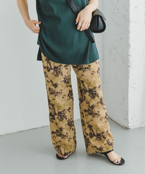 ITEMS URBANRESEARCH(アイテムズ アーバンリサーチ)の「プリントイージーワイドパンツ(その他パンツ・レディース・ブラック/キャメル・FREE)」の9枚目の写真