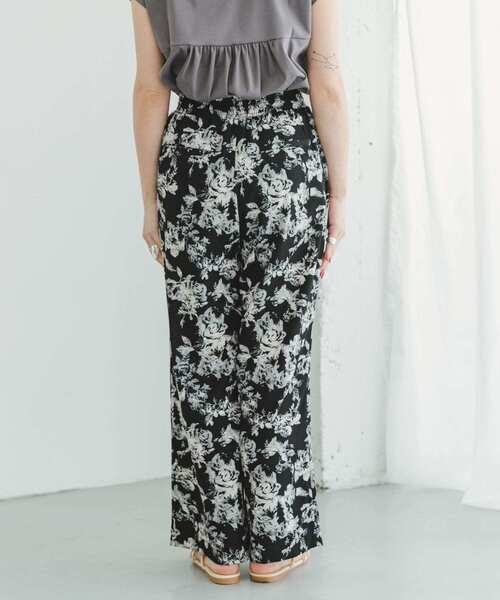 ITEMS URBANRESEARCH(アイテムズ アーバンリサーチ)の「プリントイージーワイドパンツ(その他パンツ・レディース・ブラック/キャメル・FREE)」の16枚目の写真