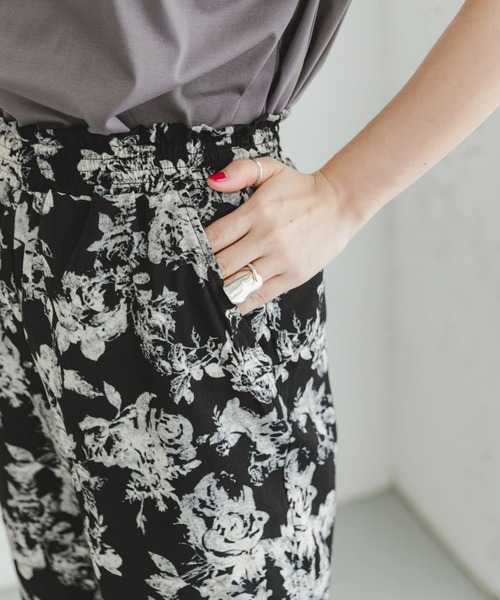 ITEMS URBANRESEARCH(アイテムズ アーバンリサーチ)の「プリントイージーワイドパンツ(その他パンツ・レディース・ブラック/キャメル・FREE)」の18枚目の写真