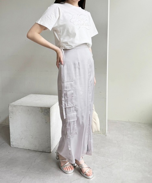 one after another NICE CLAUP（ワンアフターアナザーナイスクラップ）の「【OTONA NICE】カーゴポケットサテンスカート（スカート・レディース・アイボリー/グレー/ブラック・SMALL/MEDIUM）」の18枚目の写真