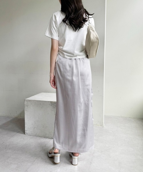 one after another NICE CLAUP（ワンアフターアナザーナイスクラップ）の「【OTONA NICE】カーゴポケットサテンスカート（スカート・レディース・アイボリー/グレー/ブラック・SMALL/MEDIUM）」の19枚目の写真