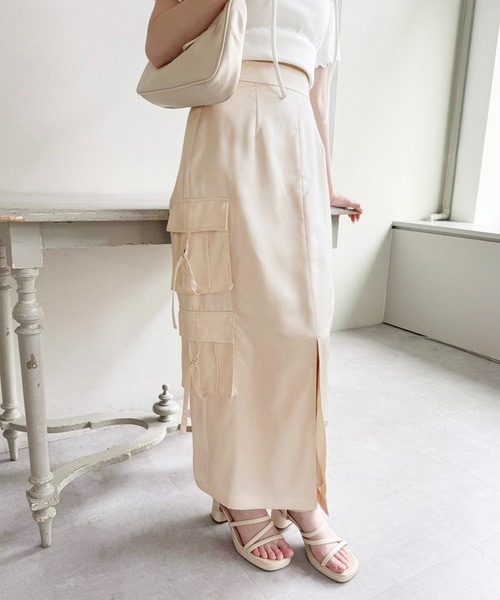 one after another NICE CLAUP（ワンアフターアナザーナイスクラップ）の「【OTONA NICE】カーゴポケットサテンスカート（スカート・レディース・アイボリー/グレー/ブラック・SMALL/MEDIUM）」の8枚目の写真