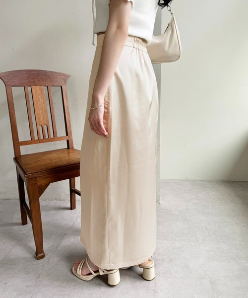 one after another NICE CLAUP（ワンアフターアナザーナイスクラップ）の「【OTONA NICE】カーゴポケットサテンスカート（スカート・レディース・アイボリー/グレー/ブラック・SMALL/MEDIUM）」の10枚目の写真