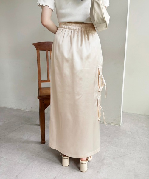 one after another NICE CLAUP（ワンアフターアナザーナイスクラップ）の「【OTONA NICE】カーゴポケットサテンスカート（スカート・レディース・アイボリー/グレー/ブラック・SMALL/MEDIUM）」の9枚目の写真