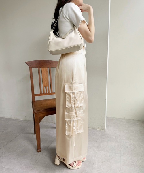 one after another NICE CLAUP（ワンアフターアナザーナイスクラップ）の「【OTONA NICE】カーゴポケットサテンスカート（スカート・レディース・アイボリー/グレー/ブラック・SMALL/MEDIUM）」の6枚目の写真