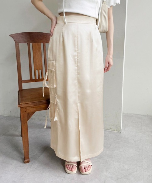 one after another NICE CLAUP（ワンアフターアナザーナイスクラップ）の「【OTONA NICE】カーゴポケットサテンスカート（スカート・レディース・アイボリー/グレー/ブラック・SMALL/MEDIUM）」の7枚目の写真