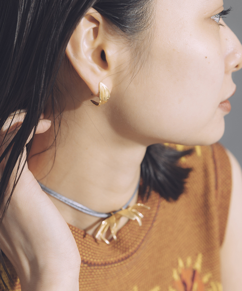JOURNAL STANDARD(ジャーナルスタンダード)の「【MAISON DPULSE×TOLIGHT】 FLOWER*LEAF ピアス(ピアス(両耳用)・レディース・ゴールド・FREE)」の11枚目の写真