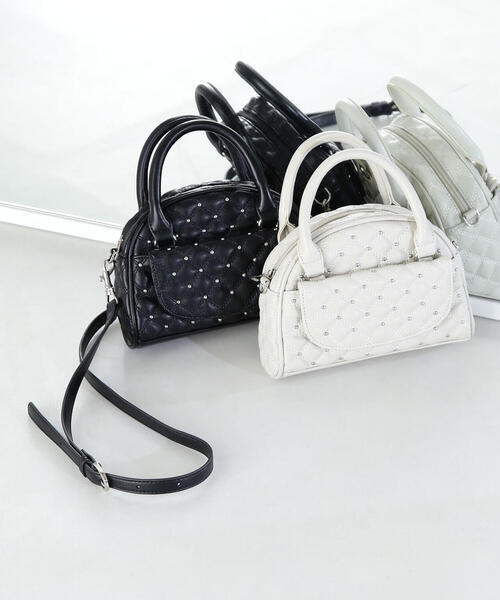 NATURAL BEAUTY BASIC（ナチュラルビューティーベーシック）の「◇【Oggi掲載】マイクロスタッズキルトボストンバッグ（ボストンバッグ・レディース・ブラック/グレー・ﾌﾘ-）」の3枚目の写真