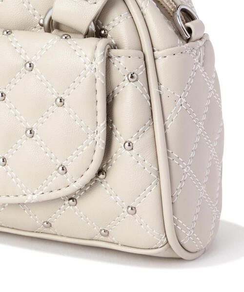 NATURAL BEAUTY BASIC（ナチュラルビューティーベーシック）の「◇【Oggi掲載】マイクロスタッズキルトボストンバッグ（ボストンバッグ・レディース・ブラック/グレー・ﾌﾘ-）」の6枚目の写真
