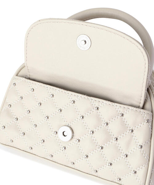 NATURAL BEAUTY BASIC（ナチュラルビューティーベーシック）の「◇【Oggi掲載】マイクロスタッズキルトボストンバッグ（ボストンバッグ・レディース・ブラック/グレー・ﾌﾘ-）」の5枚目の写真