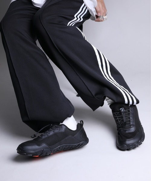 shoes365(シューズスリーシックスファイヴ)の「【shoes365】メッシュデザイン防滑アウトドアシューズ(その他シューズ・レディース・ダークグレー/ブラック・24.5cm/25.0cm/25.5cm/26.0cm/26.5cm/27.0cm)」の1枚目の写真