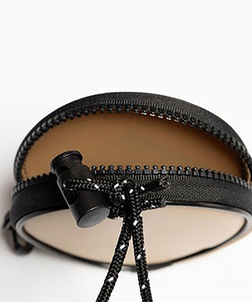 POLeR（ポーラー）の「POLeR HIGH&DRY PVC ROUND POUCH（ショルダーバッグ・メンズ・ベージュ/ブラック・FREE）」の4枚目の写真