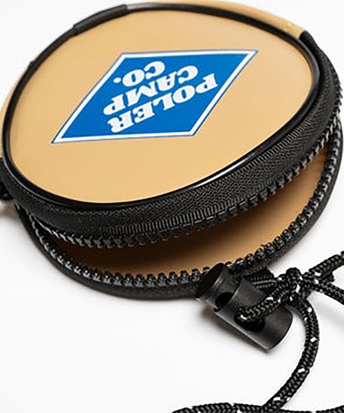 POLeR（ポーラー）の「POLeR HIGH&DRY PVC ROUND POUCH（ショルダーバッグ・メンズ・ベージュ/ブラック・FREE）」の5枚目の写真
