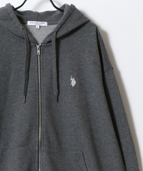 U.S. POLO ASSN.（ユーエスポロアッスン）の「U.S. POLO ASSN./ユーエスポロアッスン 別注 オーバーサイズ 裏毛 ロゴ ワンポイント刺繍 スウェット ジップアップパーカー/長袖 トップス フルジップパーカー/レディース メンズ（パーカー・メンズ・グレー/オートミール/ブラック/チャコールグレー・L/M/LL）」の3枚目の写真