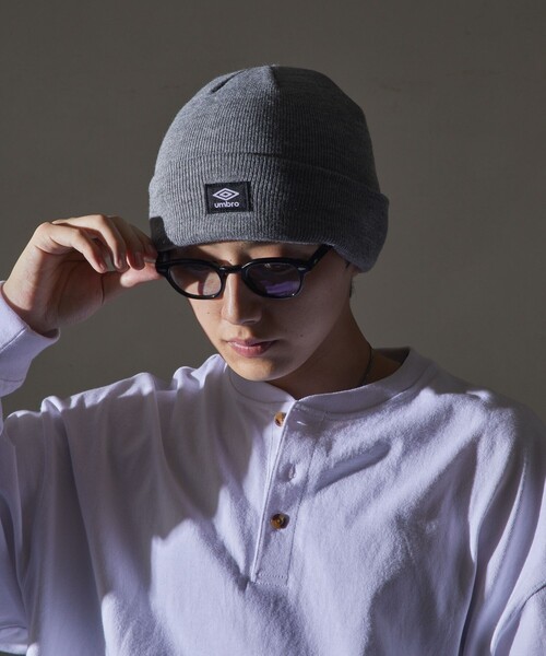 UMBRO（アンブロ）の「UMBRO/アンブロ 別注 UMBRO ワンポイントロゴビーニー/ニット帽(限定展開)（ニットキャップ/ビーニー・メンズ・ブラック/ネイビー/ライトグレー・ONE SIZE）」の7枚目の写真