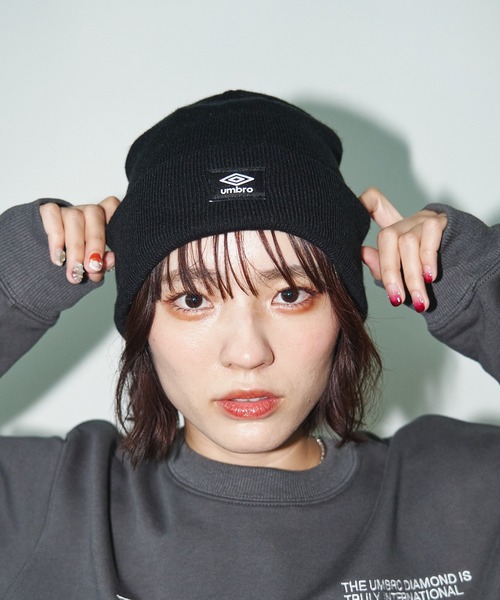 UMBRO（アンブロ）の「UMBRO/アンブロ 別注 UMBRO ワンポイントロゴビーニー/ニット帽(限定展開)（ニットキャップ/ビーニー・メンズ・ブラック/ネイビー/ライトグレー・ONE SIZE）」の13枚目の写真
