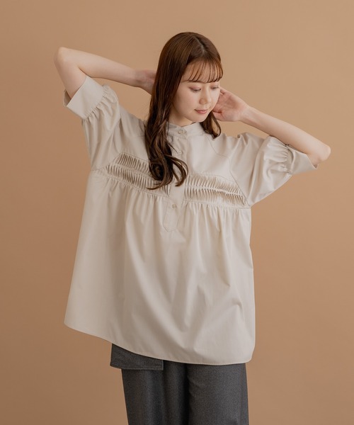 KATHARINE ROSS（キャサリンロス）の「【KATHARINE ROSS】【上品きれいめ/体型カバー】 ドミノプリーツブラウス（シャツ/ブラウス・レディース・ブラック/グレイッシュベージュ・MEDIUM）」の8枚目の写真