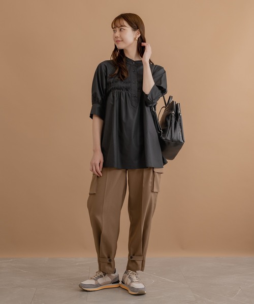 KATHARINE ROSS（キャサリンロス）の「【KATHARINE ROSS】【上品きれいめ/体型カバー】 ドミノプリーツブラウス（シャツ/ブラウス・レディース・ブラック/グレイッシュベージュ・MEDIUM）」の11枚目の写真