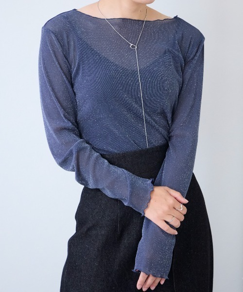 TRIANGLE PALETTE(トライアングルパレット)の「シアーラメ ボートネック長袖トップス(Tシャツ/カットソー・レディース・ブラック/ホワイト/ライトグレー/インディゴブルー/グレー/アイボリー/ブラウン・FREE)」の7枚目の写真